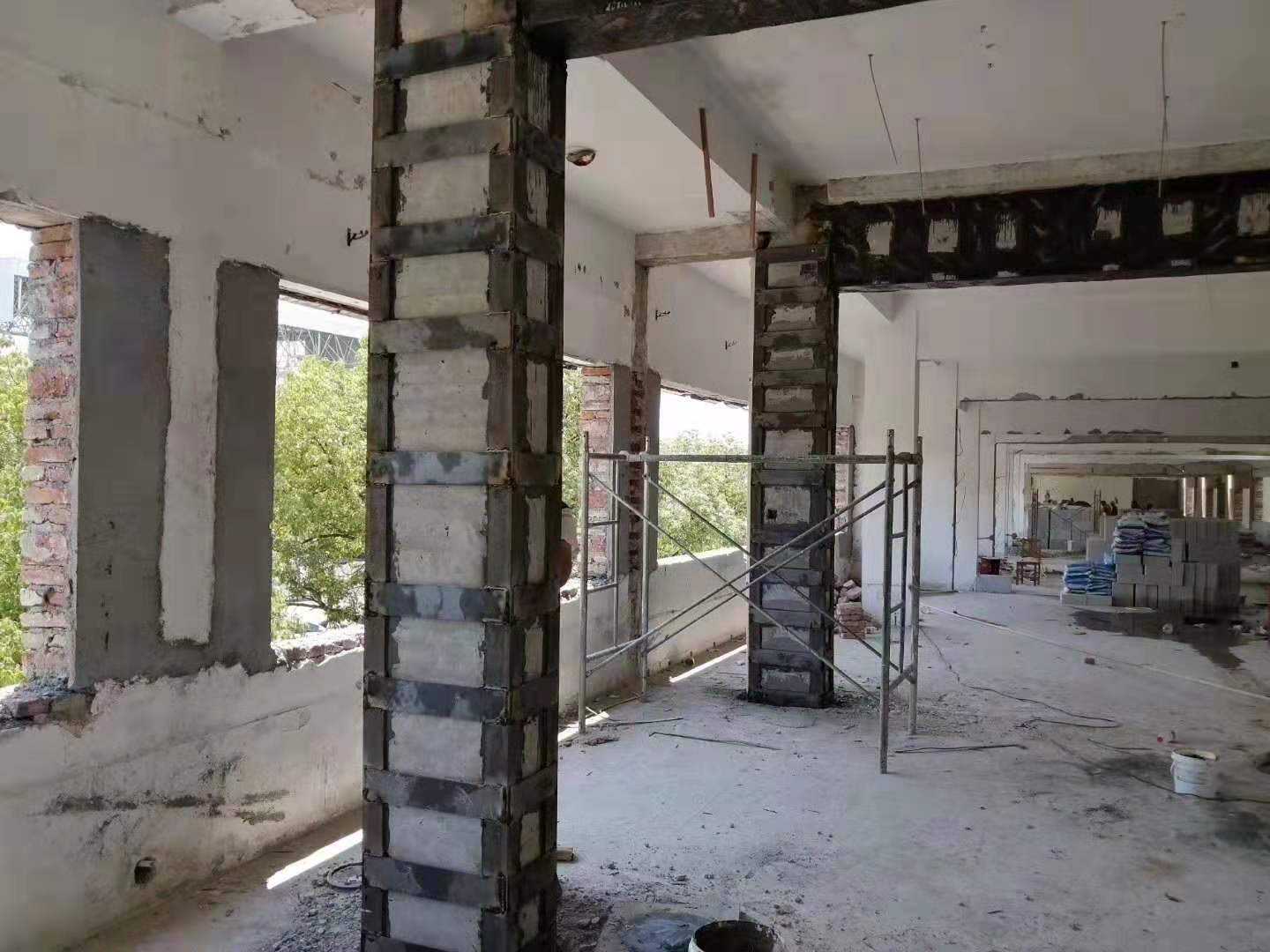 柱外包粘鋼加固