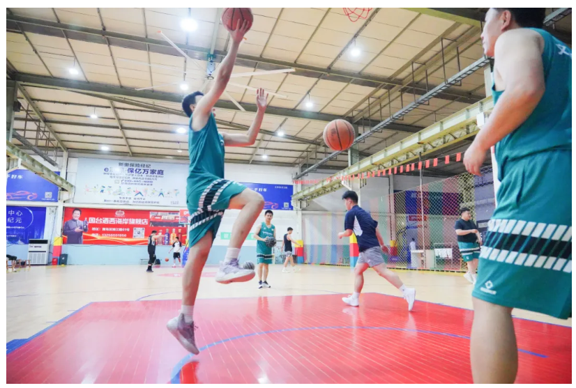 文達通股份“WIN籃球俱樂部”與青島西海岸新區(qū)中心醫(yī)院籃球隊友誼賽圓滿舉辦