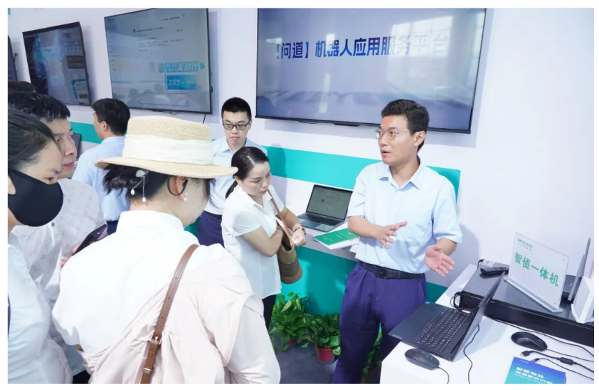 文達通股份攜”數智物業(yè)全鏈解決方案”亮相中國物博會，“AI+機器人”定義智慧物業(yè)新標桿