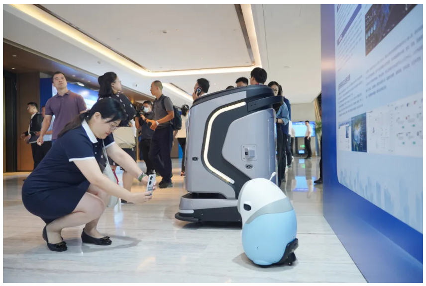 文達(dá)通股份攜“問道機(jī)器人”系列產(chǎn)品亮相山東省數(shù)字住建交流研討會(huì)